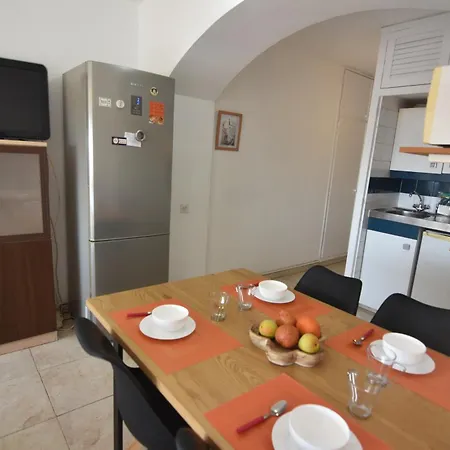 Rnet - 600 Isla De 7-19 Apartment Roses